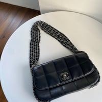 シャネルマトラッセ　シングルフラップジショルダー　トリプルチェーン　7番台