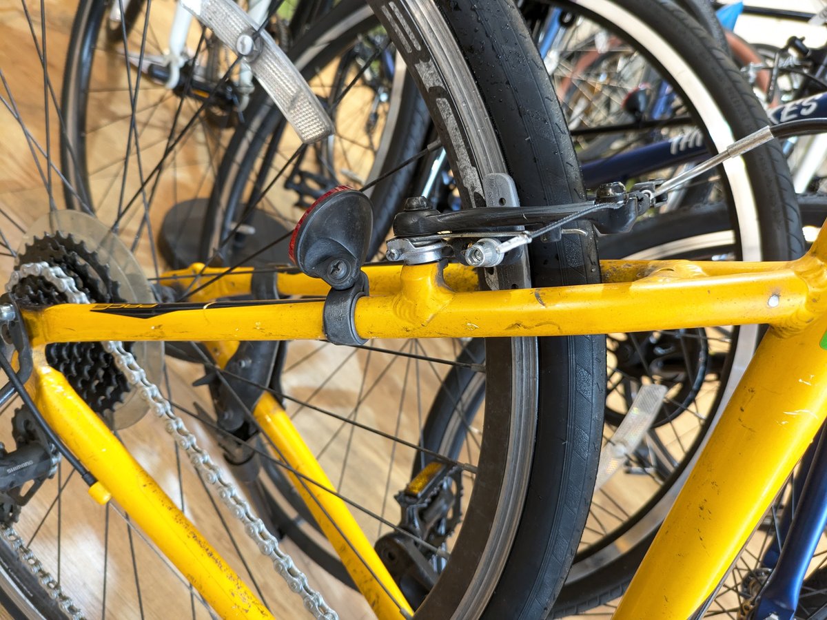 D593 ☆12800円☆整備済み クロスバイク中古自転車 アサヒ