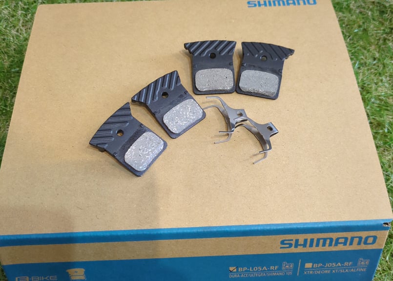 フィン付き シマノ純正 ディスクブレーキパッド 樹脂 BP-L05A-RF フィン付き シマノ純正 ディスクブレーキパッド 樹脂 BP-L05A-RF