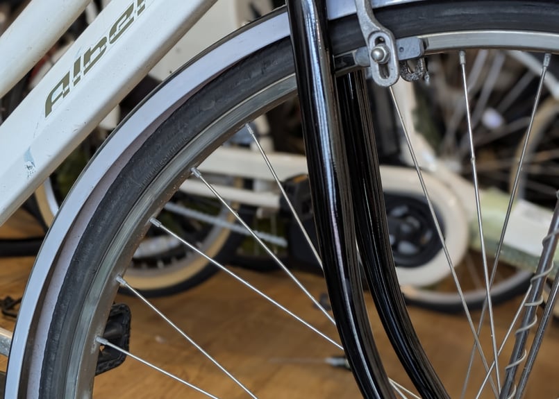 27インチ 自転車 シティサイクル 200mm コラム ブラック 黒 フロント