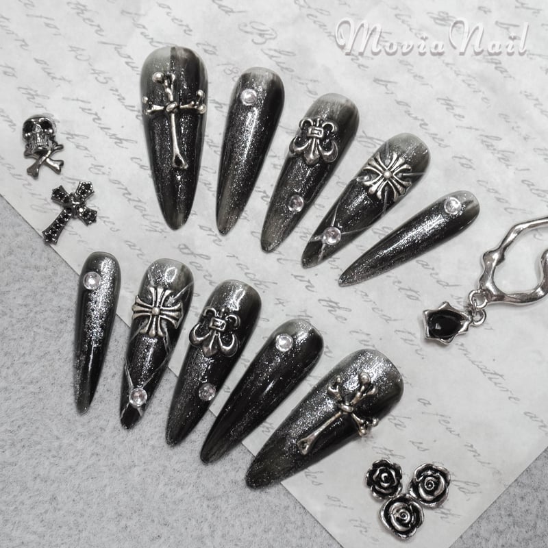オーダーネイルチップ ゼブラ 天使 ゴシック バンギャ ロック 地雷 痛 ネイルチップオーダー♡痛ネイル♡量産型♡地雷系♡ジェルネイル♡
