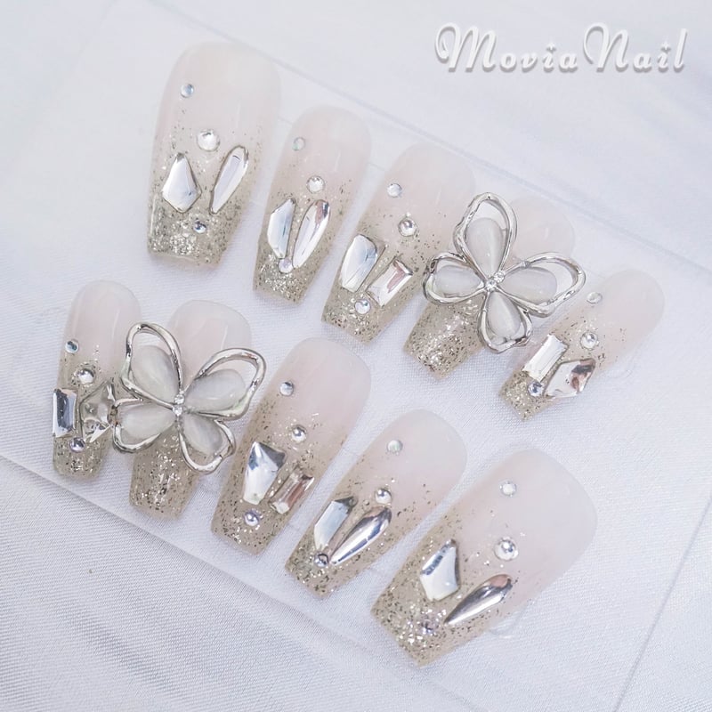 ネイルチップ‪‪⋈量産型 韓国 ゴールドラメ シルバー 白 蝶々‬‬