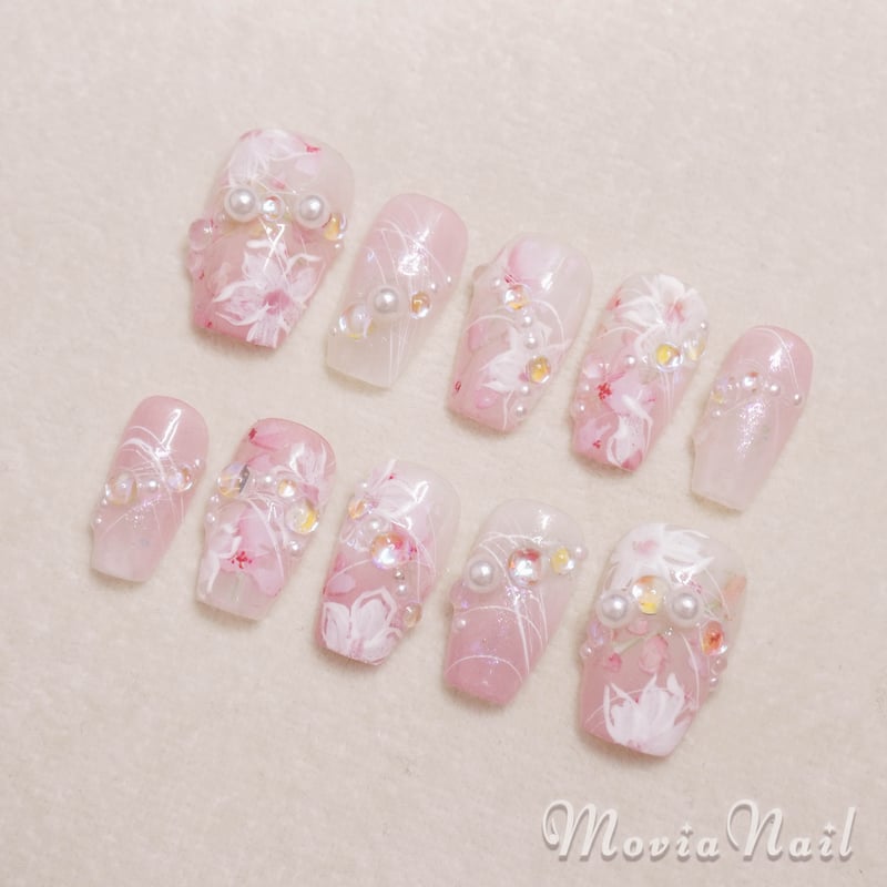 ネイルチップ　ニュアンスネイル　ぷっくり　ピンク　成人式　振袖　袴　ちゅるん ネイルチップ‪‪⋈花柄フラワー春♡ピンク白♡手書きアートグラデ振袖袴‬‬