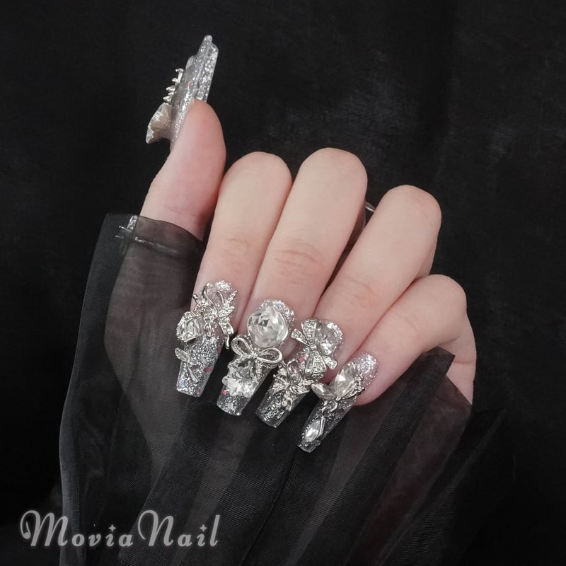 ネイルチップ‪‪❤︎‬グレー 量産型地雷韓国ワンホンスナ系イニシャルキラキラ ネイルチップ‪‪❤︎‬グレー 量産型地雷韓国ワンホンスナ系イニシャル‬