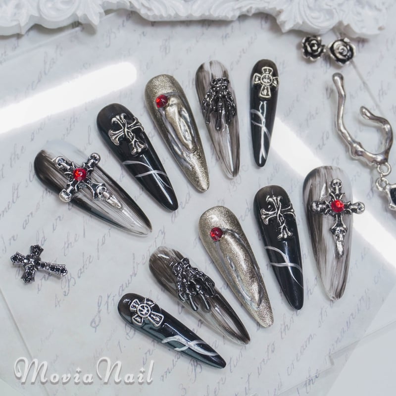 ネイルチップ☆地雷y2kサブカル韓国☆黒ゴールド☆十字架バンギャ