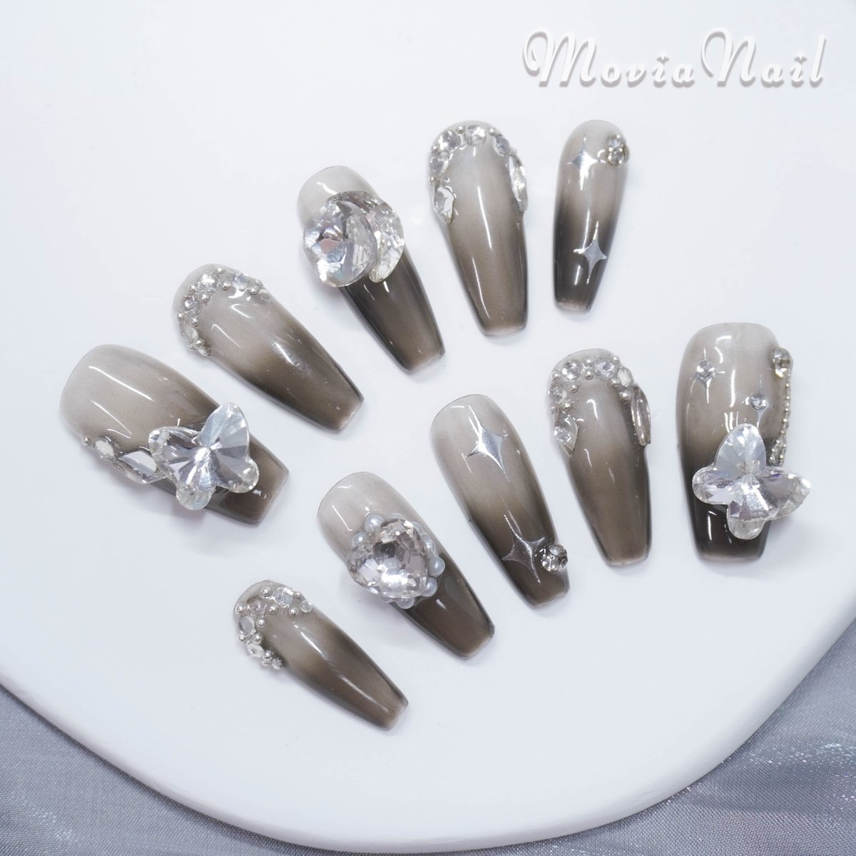 ネイルチップ☆地雷系 量産型 韓国 黒 蝶々 グラデ フレンチガーリー