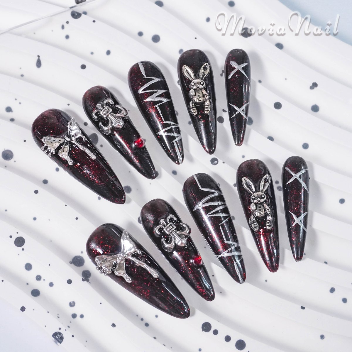 ネイルチップ☆地雷系y2kサブカル韓国☆黒赤ラメ☆うさぎ蝶々バンギャ