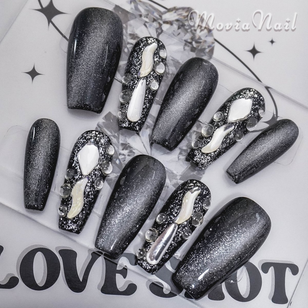 ネイルチップ☆地雷系 韓国 黒 シルバー マグネット シンプル キラキラ