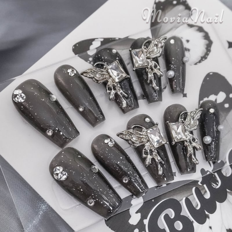ネイルチップ‪‪⋈量産型 地雷系 韓国 黒 蝶々 金属 フレンチ‬‬