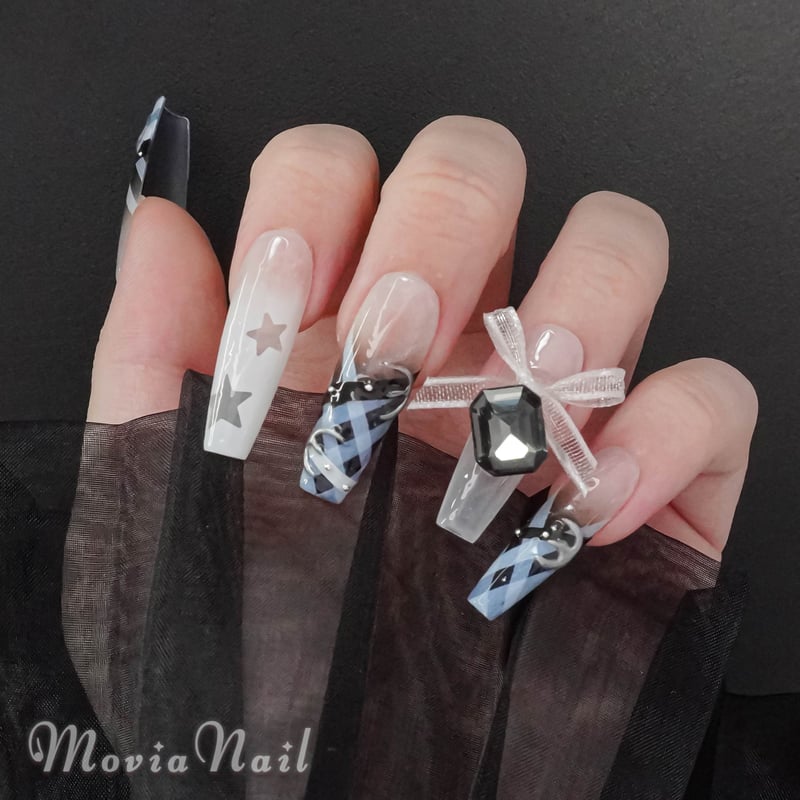 ネイルチップオーダー Y2Kネイル 個性派 韓国ネイル 個性派Y2Kネイルチップ💅🏻⭐️ | TikTok