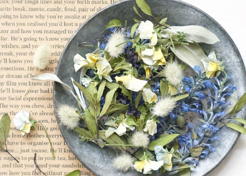 秋色紫陽花のハーフリース 小花と木の実 キレイな秋色紫陽花のハーフ