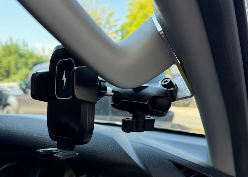 ハイラックス専用】スマートフォンスタンド | CROSS MEMBER