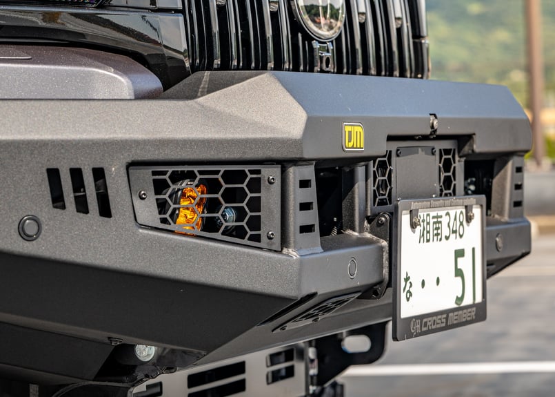 LC250】TJM venturer bull bar black steel（バーなし）