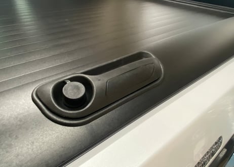新型トライトン　GSR専用設計　手動シャッター　トノカバー