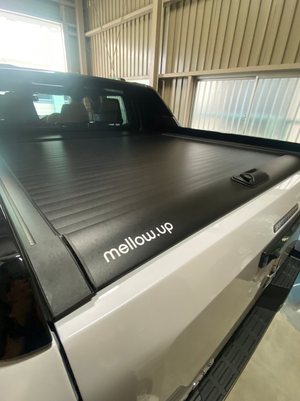 新型トライトン GSR専用設計 手動シャッター トノカバー | CROSS MEMBER