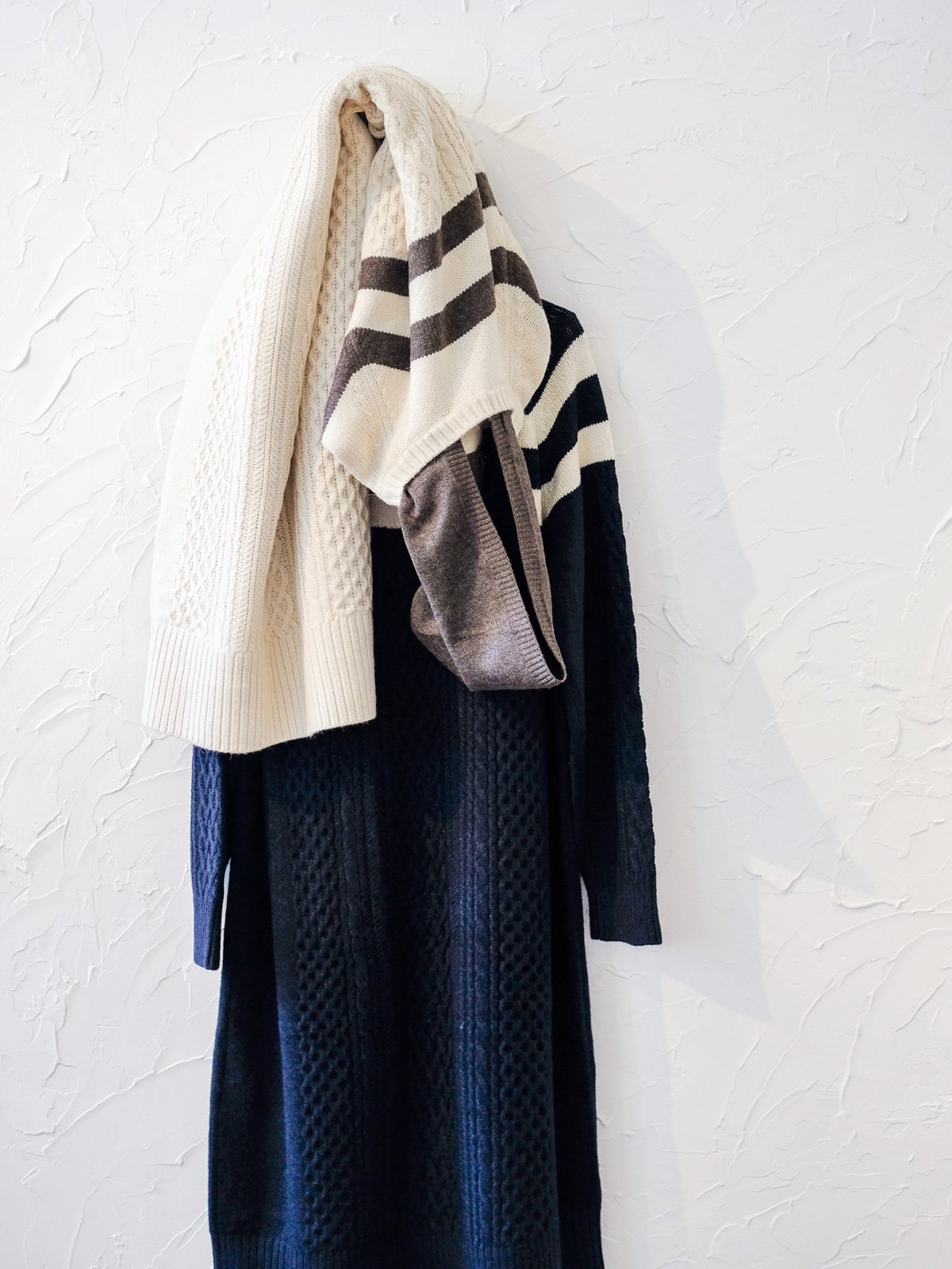 2023FW新作！ゆったりとしたフード付きのニットワンピースが届きました