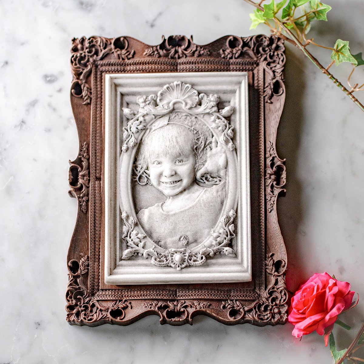 カスタムメイド】大理石カメオ【ウォールナット彫刻額入】 | 石のシンシア