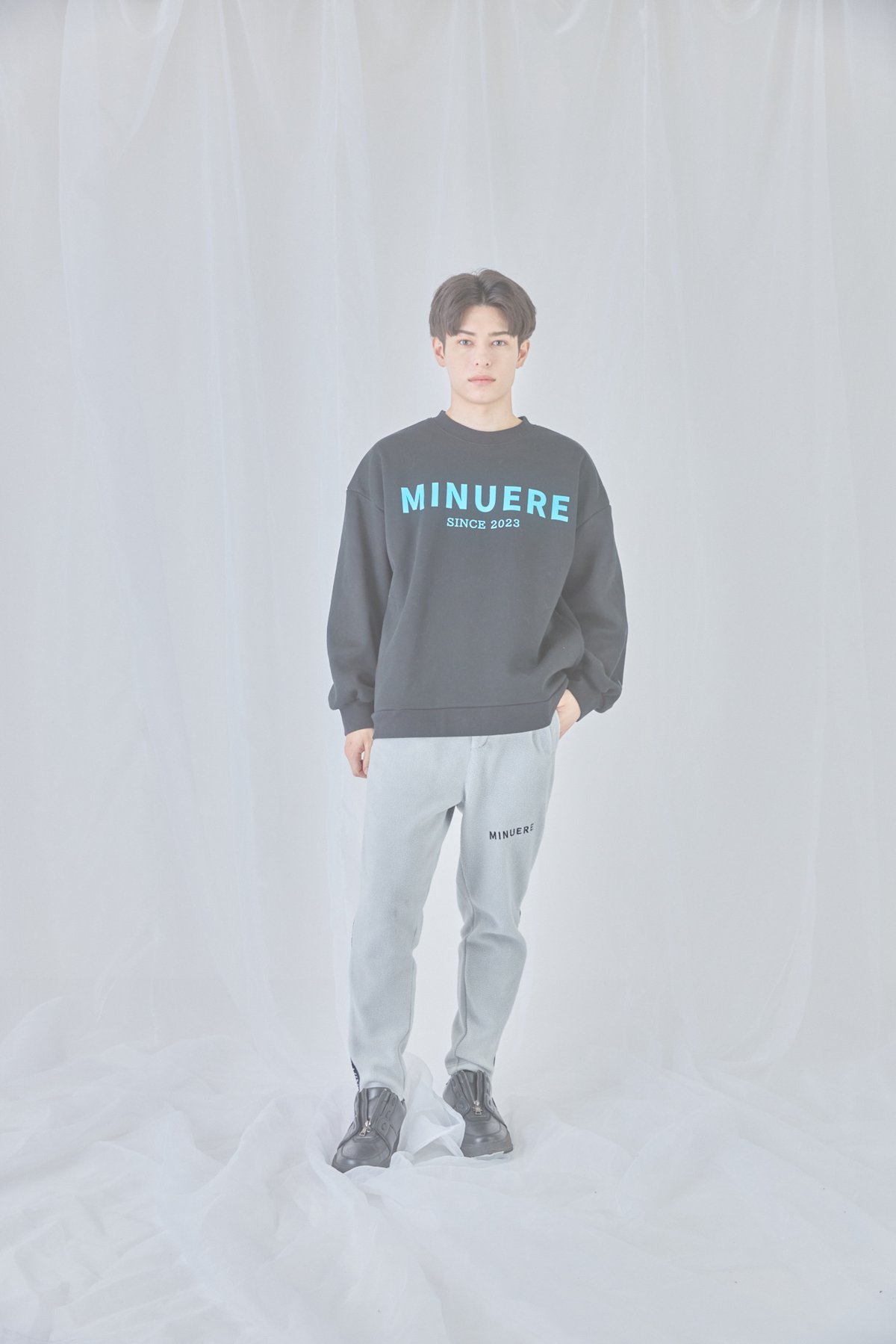 unisex logo sweat (black) | ミヌエール（minuére）