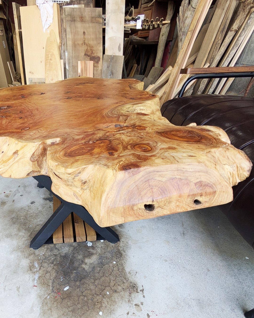 大きな欅輪切り1枚板 Living Table | RoomZ interior 大きな欅輪切り1枚板 Living Table | RoomZ interior