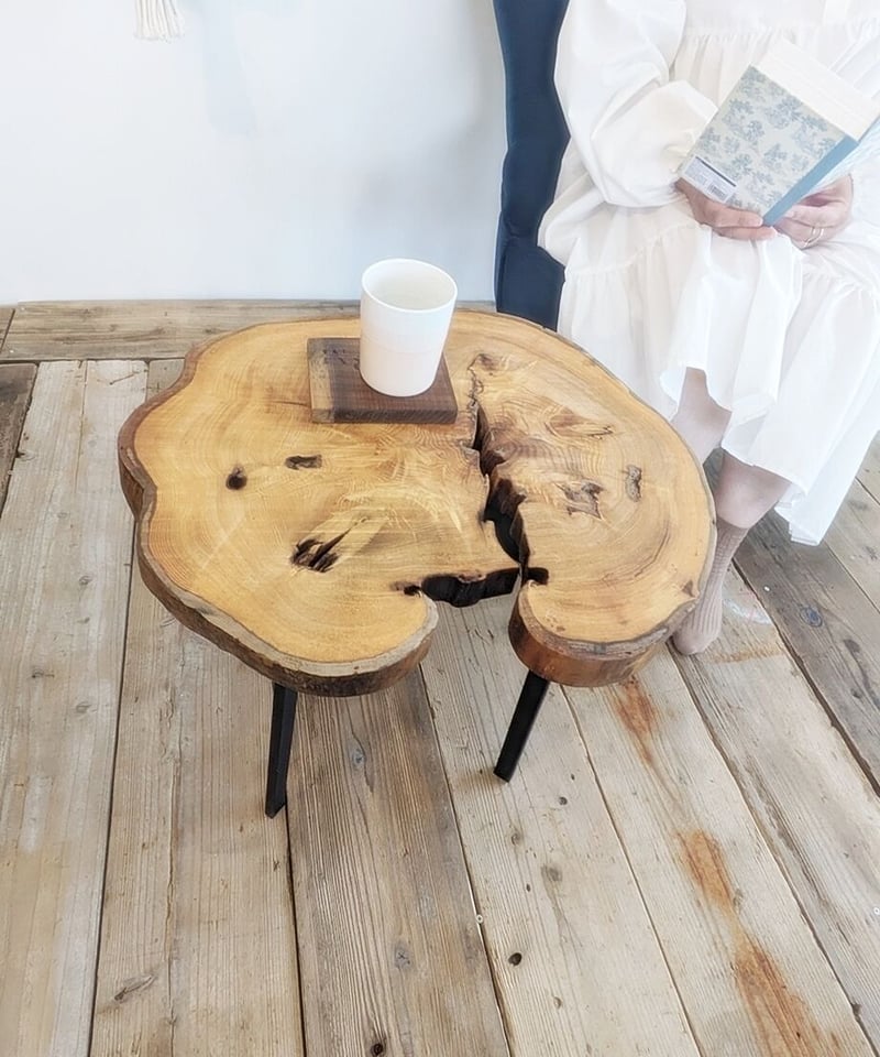 桑の木輪切りとヴィンテージアイアンのカフェテーブル | RoomZ interior