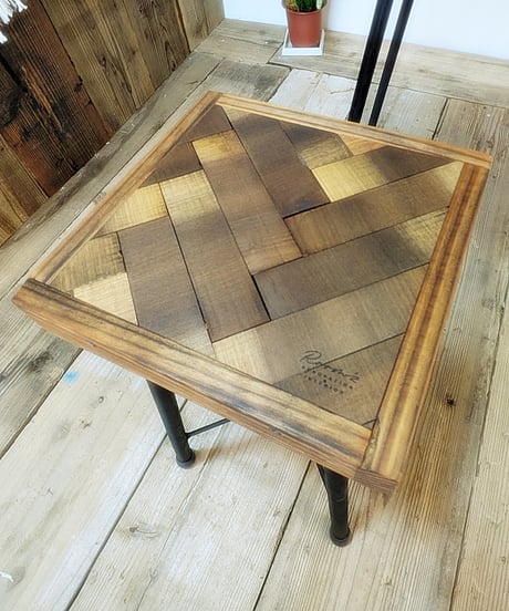 re:wood　project結　小さな机④　Stoolセット