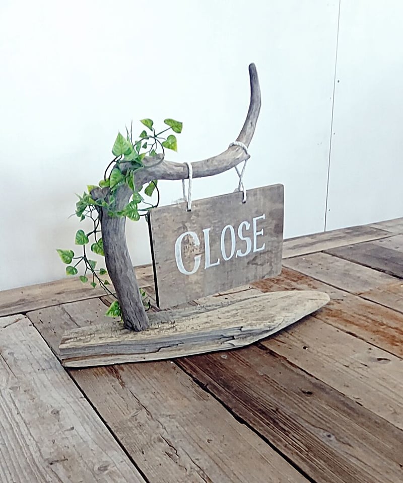 個性的な流木の看板 | RoomZ interior