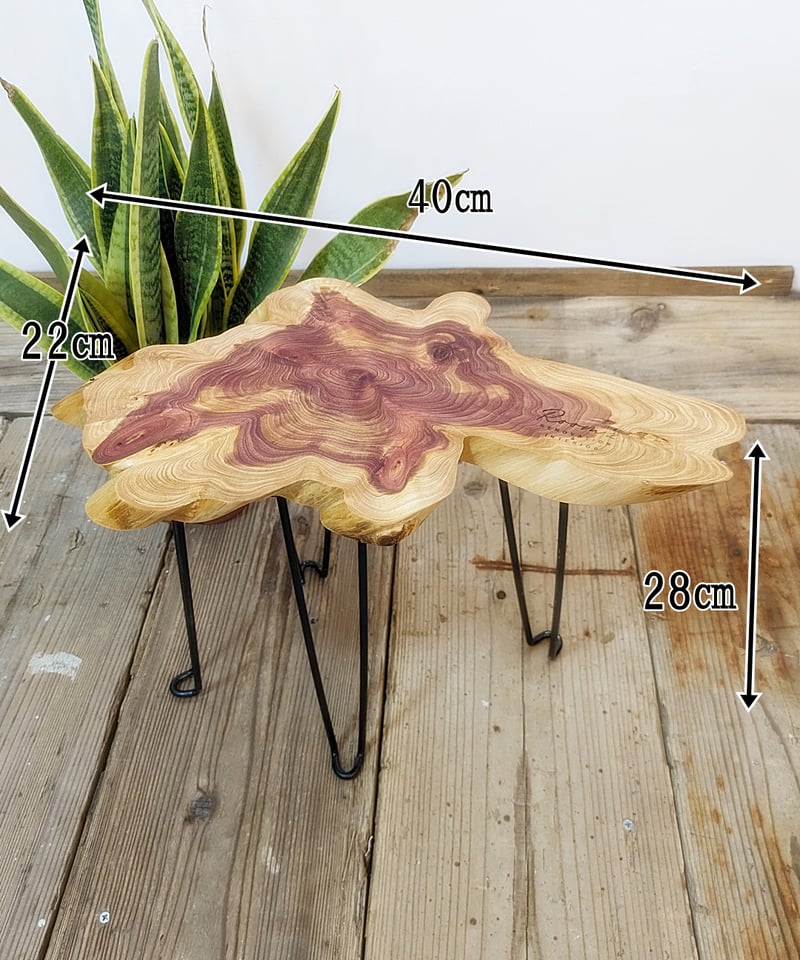 木曽ひのき × アイアンレッグ ミニテーブル 良い香り カイズカイブキ Iron mini Table | RoomZ interior