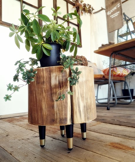 香りに癒される　檜丸太ミニテーブル