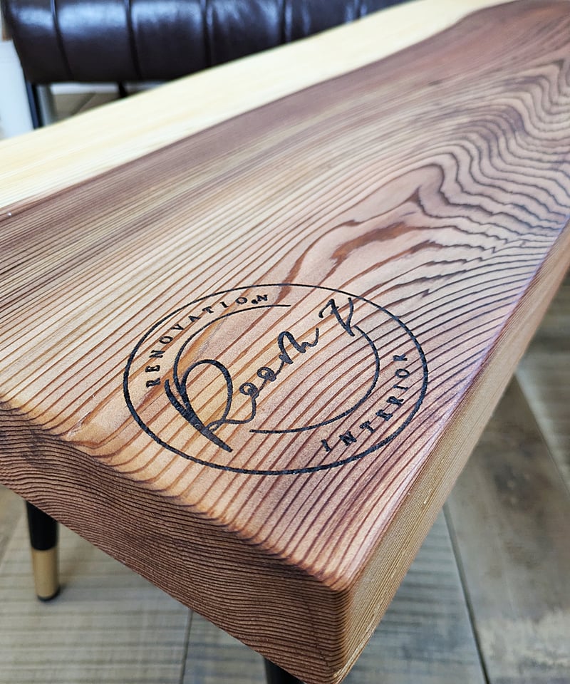 杢目が美しい 杉一枚板 ローテーブル | RoomZ interior