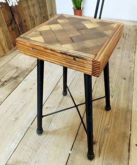 re:wood　project結　小さな机④　Stoolセット