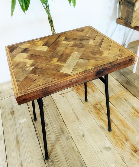 re:wood　project結　小さな机④　Stoolセット