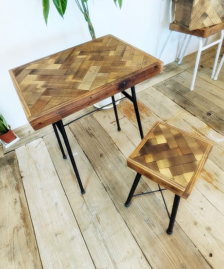 re:wood　project結　小さな机④　Stoolセット