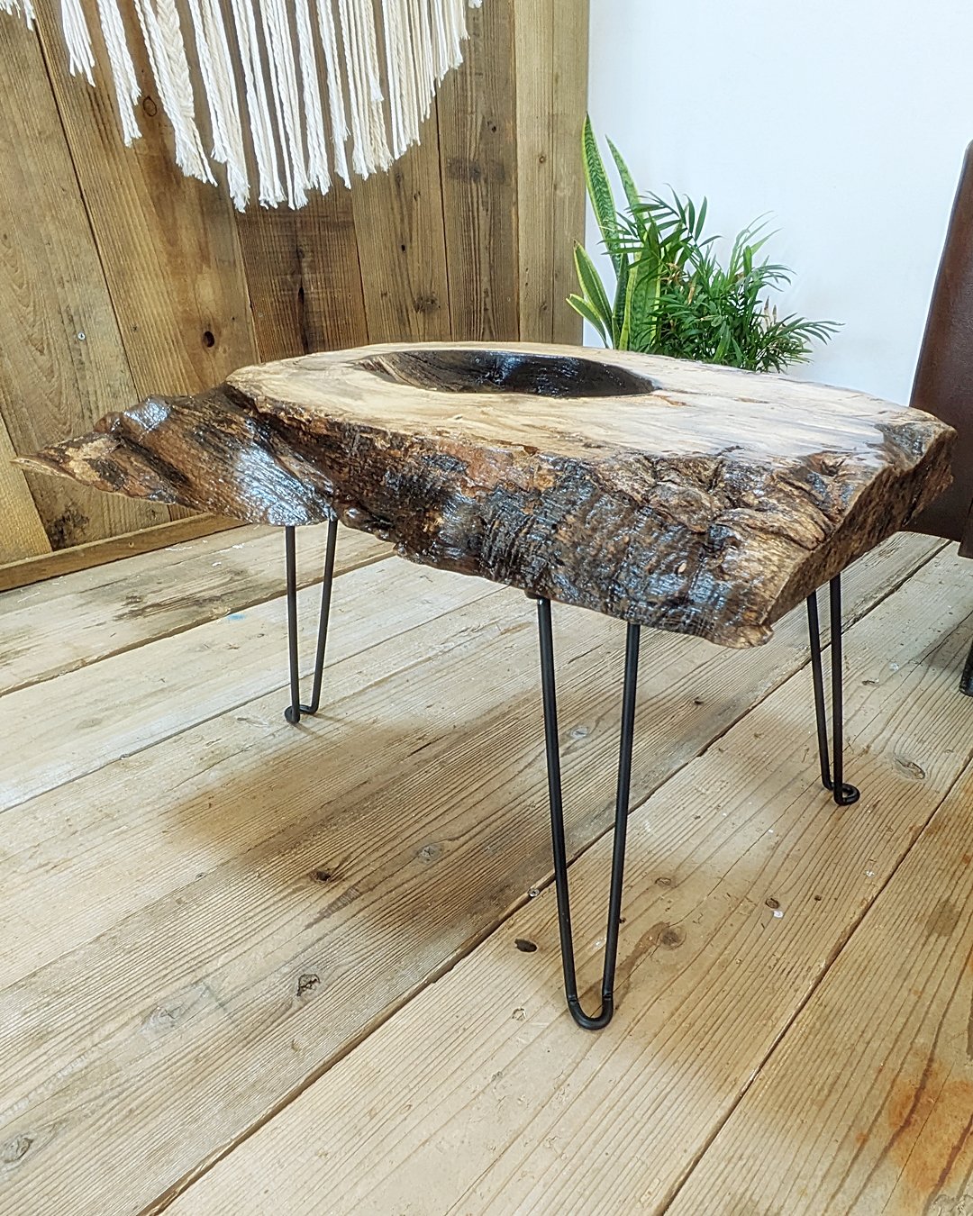 穴あき柿1枚板 Café Table | RoomZ interior