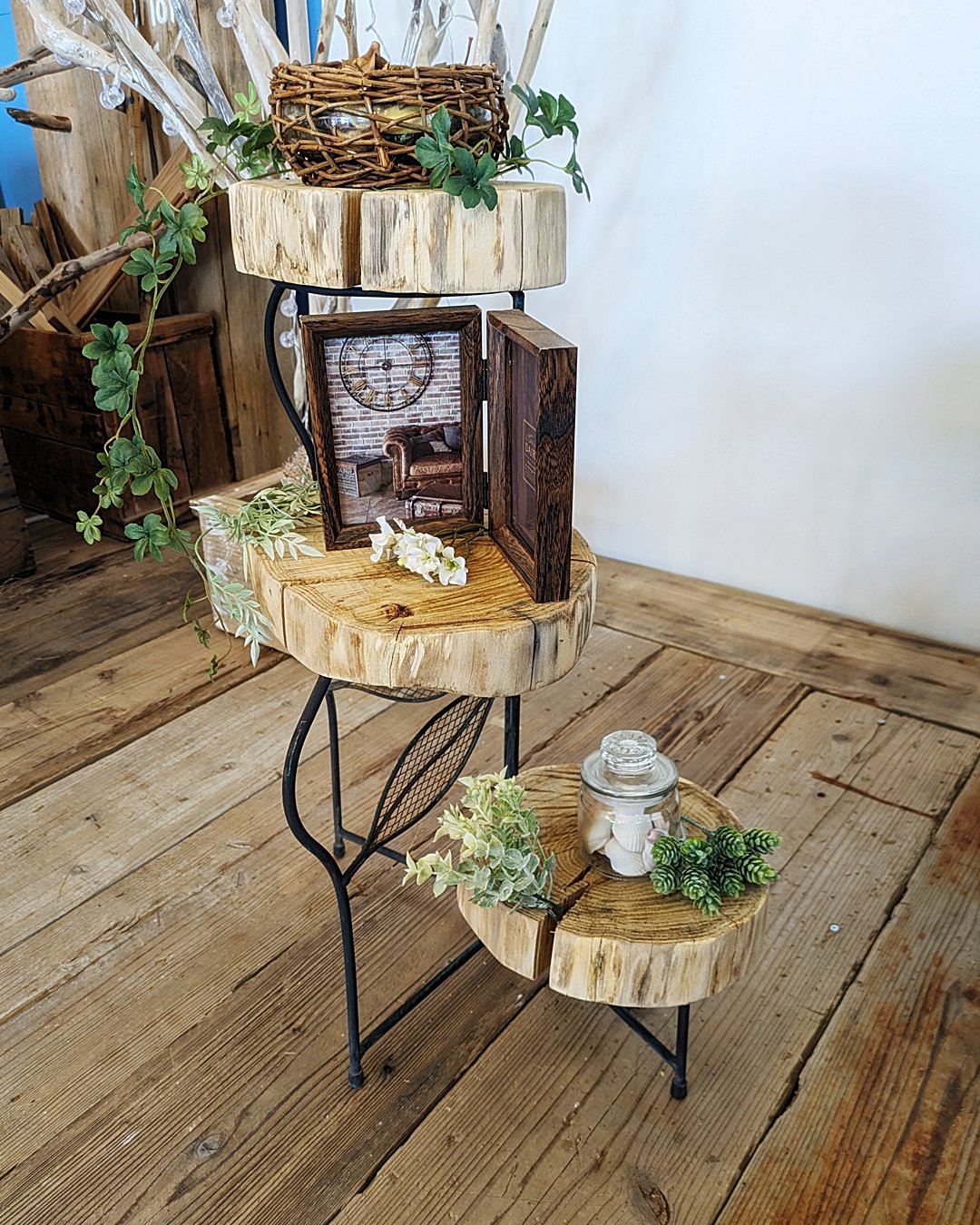 栗輪切とVintageIronのディスプレイラック | RoomZ interior 古材 自然