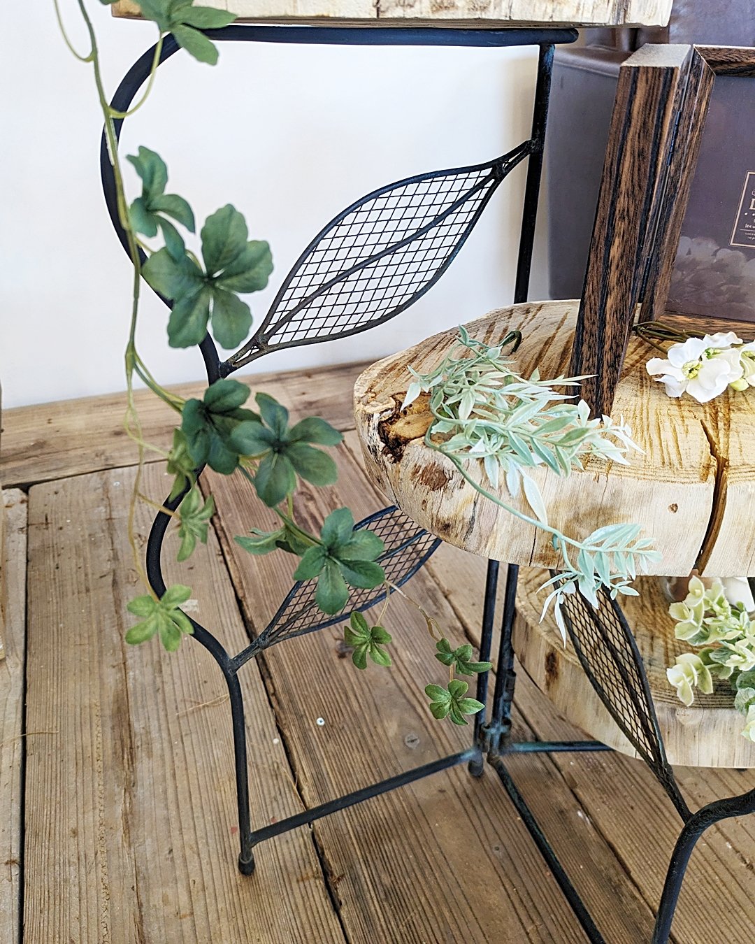 栗輪切とVintageIronのディスプレイラック | RoomZ interior