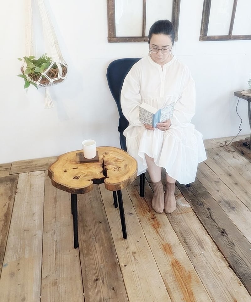 クワの輪切り　アイアンコーヒーテーブル 桑の木輪切りとヴィンテージアイアンのカフェテーブル | RoomZ interior