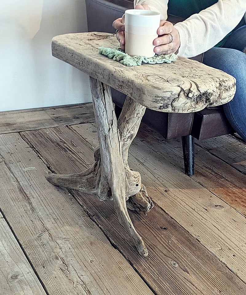 流木のテーブル