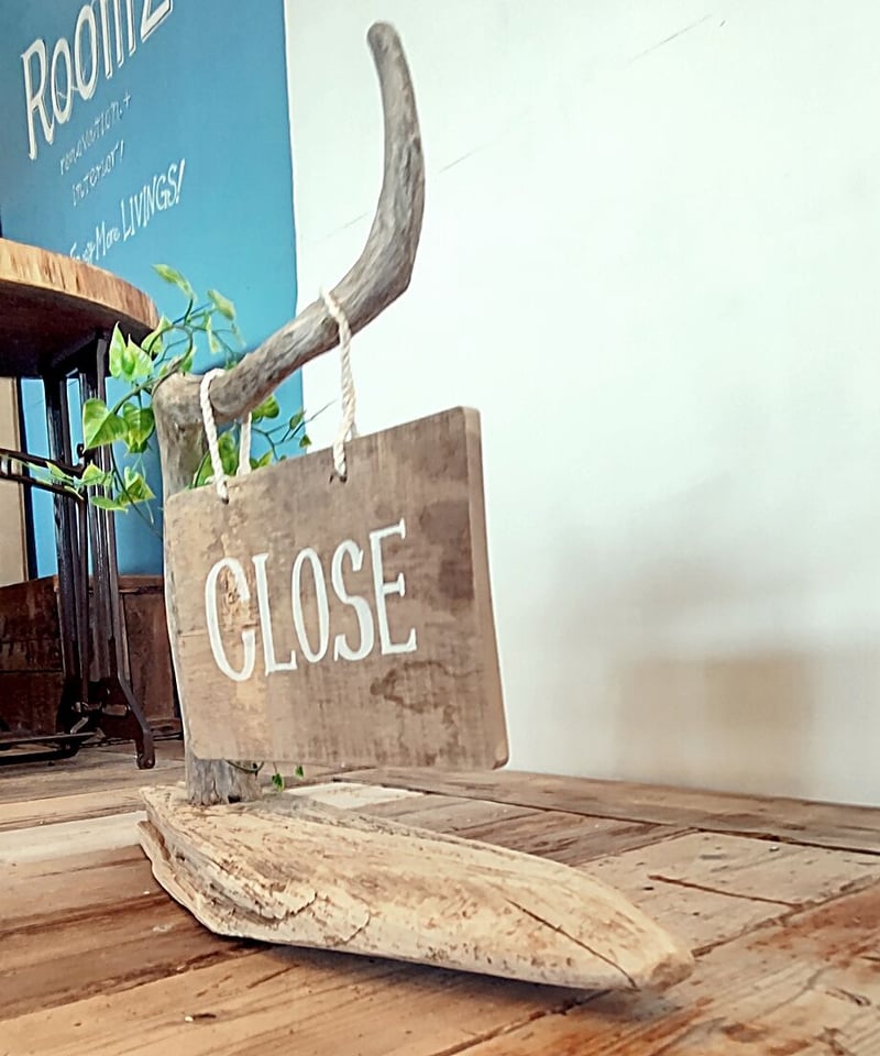 個性的な流木の看板 | RoomZ interior