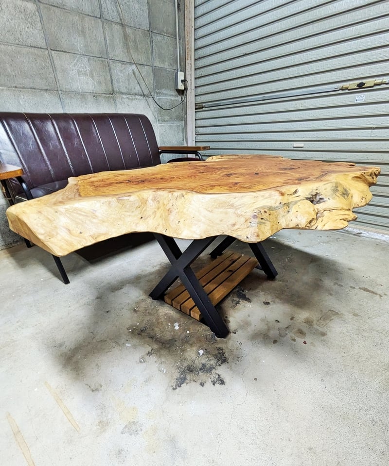 大きな欅輪切り1枚板 Living Table | RoomZ interior 大きな欅輪切り1枚板 Living Table | RoomZ interior
