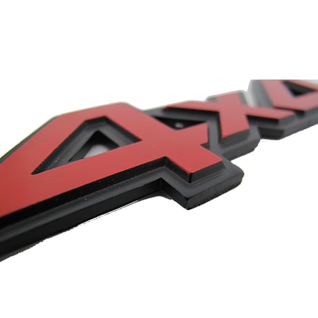 mj198 / 4x4 / 3D立体メタルエンブレム / 黒ベース 赤文字 / 140ｘ45mm / 厚み 5mm / 互換品
