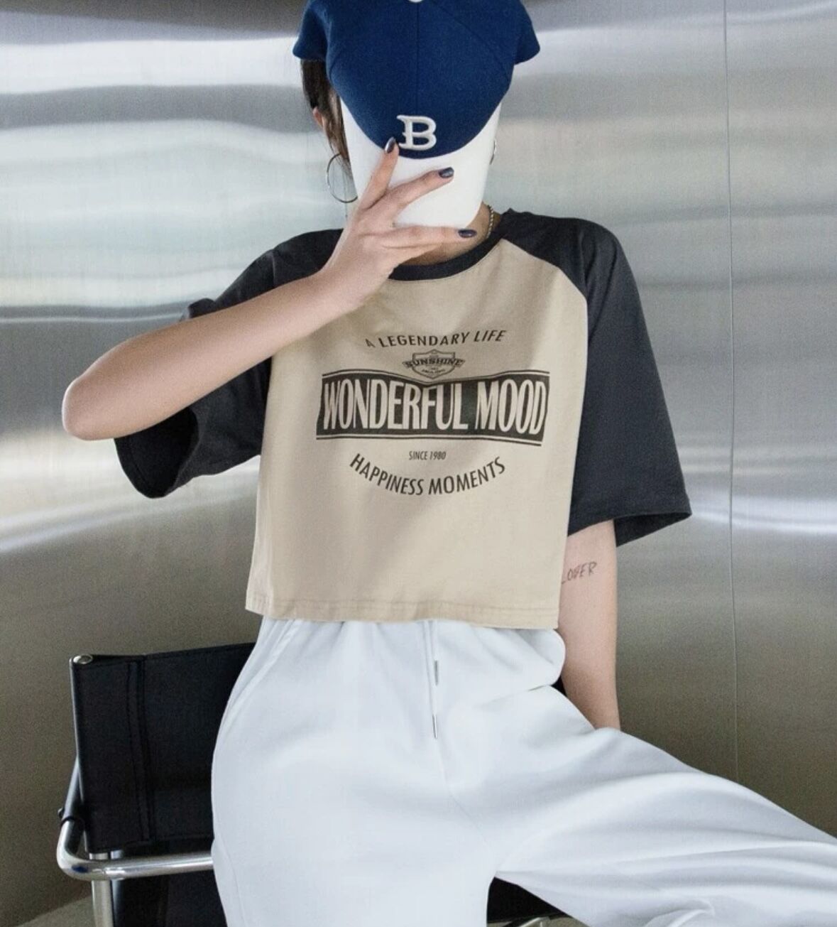 人気商品❣️韓国🇰🇷】クロップドTシャツ カーキ | 라니 바다-Lani Pada-