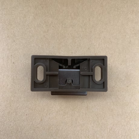 在庫処分【下西製作所】ねじ止め式マグネットキャッチ LB414 茶 40mm GB401 受座 ネジ２種付き(丸ネジ　皿ネジ)１個@70