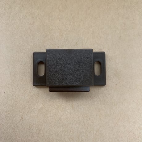 在庫処分【下西製作所】ねじ止め式マグネットキャッチ LB414 茶 40mm GB401 受座 ネジ２種付き(丸ネジ　皿ネジ)１個@70