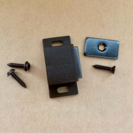 在庫処分【下西製作所】ねじ止め式マグネットキャッチ LB414 茶 40mm GB401 受座 ネジ２種付き(丸ネジ　皿ネジ)１個@70