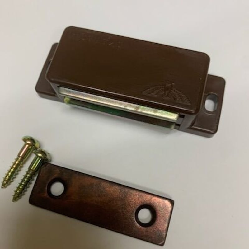 在庫処分【川喜金物(SOWA)】 赤ワシ マグネットキャッチ H茶色 在庫処分【川喜金物(SOWA)】 赤ワシ マグネットキャッチ H茶色