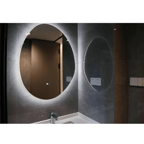 バスルームをおしゃれ空間に　輝くLEDミラー　-C-132