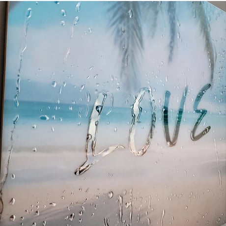 LOVE:「レジンとAIの融合」コレクション。