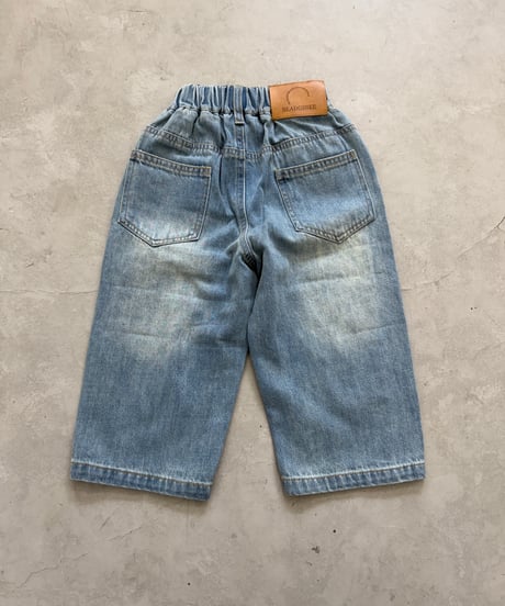 loose denim pants ．