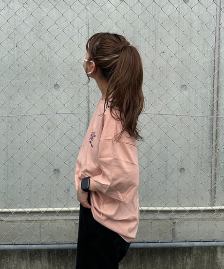 w apple logo tee / pink