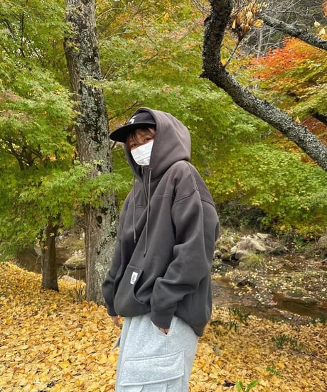 balloon half zip hoodie / Sumi Black